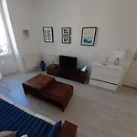 Appartement Biarritz, 1 pièce, 2 personnes - FR-1-239-760